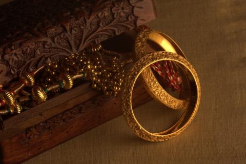 Dois-je déclarer à la douane mes bijoux en or lors du passage aux frontières ? 